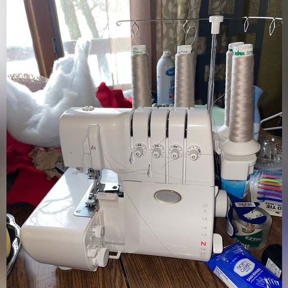 Small surger by baby lock - Picture 1 of 4